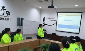 服務于心，管理于人——安徽淮南店職場禮儀與服務管理培訓 